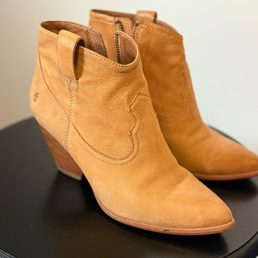 Frye Reina Leather Zip Ankle Booties in Camel